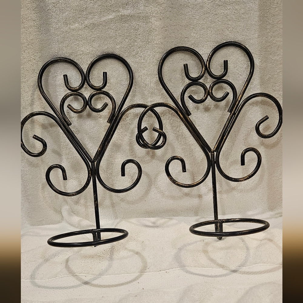 SET OF 2 METAL WALL HANGERS